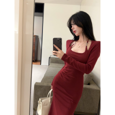 批发实拍实价法式设计感挂脖长袖<b class='q'>连衣裙</b>女收腰显瘦气质包臀鱼尾长裙子