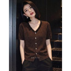 批发2026夏季新款潮咖啡色短袖<b class='q'>针织</b>衫女钉珠装饰百搭显瘦通勤上衣<b class='q'>开衫</b>