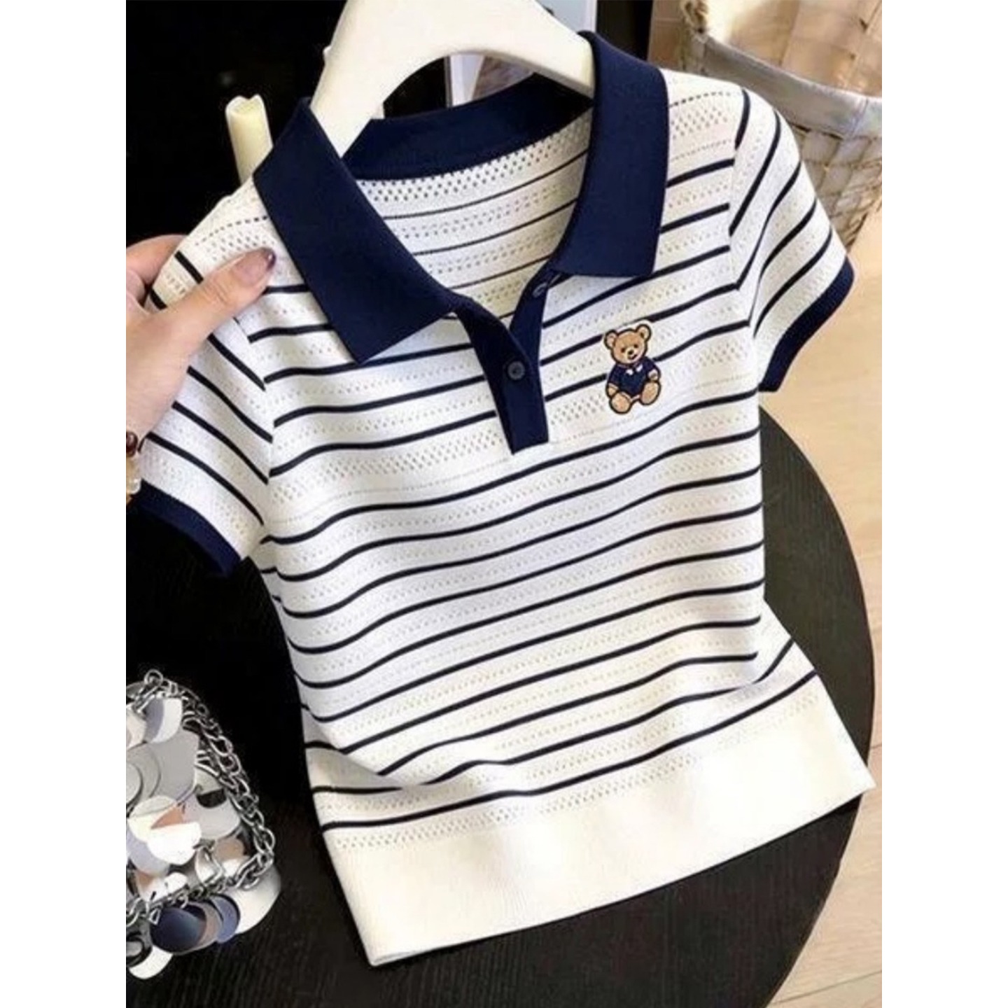 한 부서 chic 배색 스트라이프 작은 곰 자수 POLO 칼라 반팔 티셔츠 여성 봄 여름 새로운 얼음 실크 니트 맨위