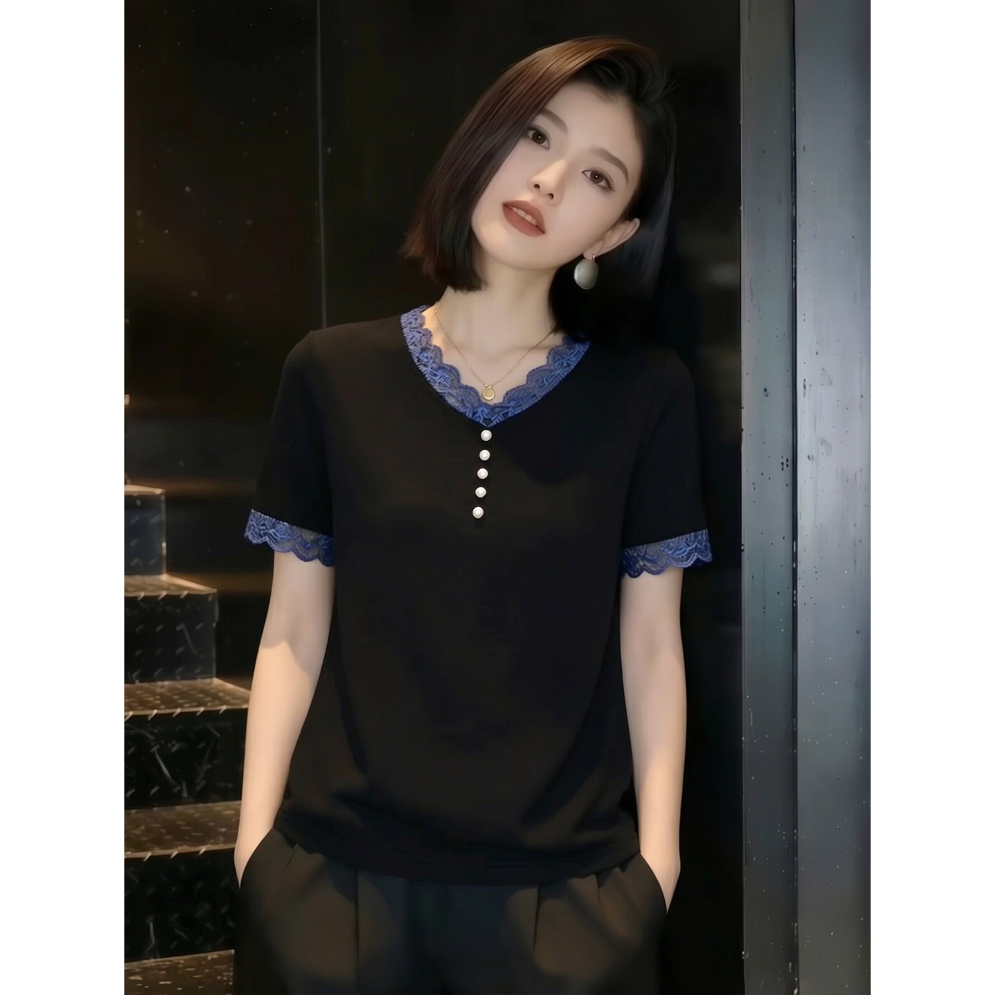 검정색 V넥 레이스 반팔 티셔츠 여성 2026 여름 새로운 슬림해 보이는 연령 감소 고급 센스 빅 사이즈 여성 의류 맨위