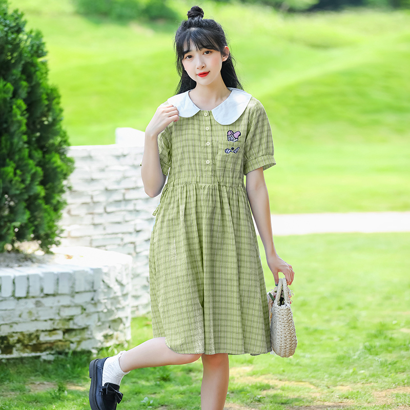 실사 2026 여름 새로운 녹색 체크무늬 베이비 칼라 여성 드레스 허리 수축 슬림해 보이는 중간 길이 치마