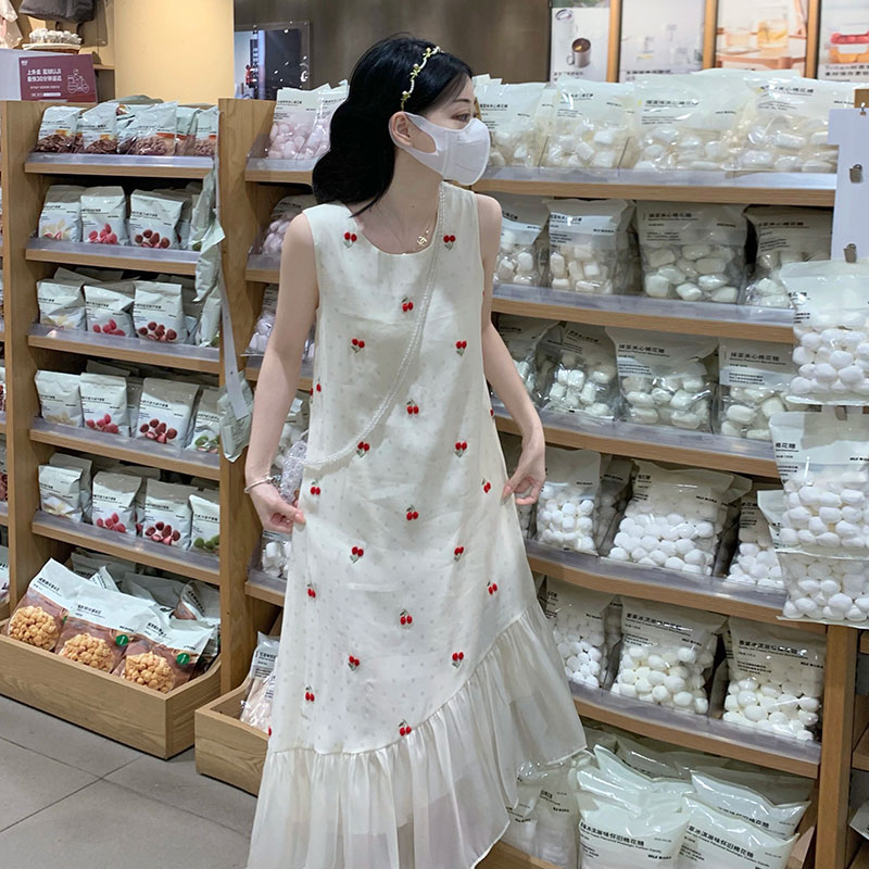 RY3767# 实拍2026 夏季新款白色樱桃刺绣连衣裙女 宽松无袖荷叶边...