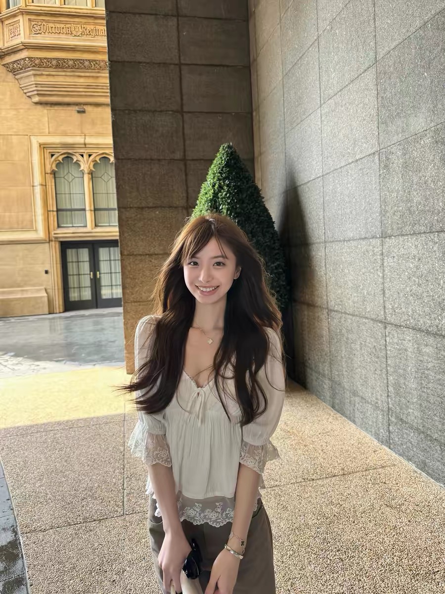yuyureal 작은 순수한 욕망 상쾌 센스 레이스 레이스 V넥 작은 맨위 여성 여름 섹시함 쇼트 스타일 중간 소매 레이스 셔츠