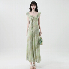 批发实拍2026夏季新款法式浪漫荷叶领晕染收腰显瘦长款<b class='q'>连衣裙</b>