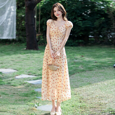 批发实拍2026<b class='q'>夏季</b>新款法式v领木耳边爱心印花优雅显瘦长款连衣裙