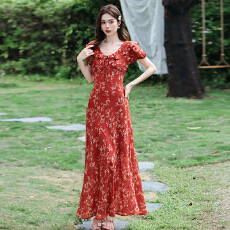 批发实拍2026<b class='q'>夏季</b>新款法式V领荷叶边优雅减龄度假风长款碎花连衣裙