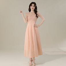 实拍2026夏季爆款法式时尚气质简约百搭天丝肌理感收腰显瘦连衣裙