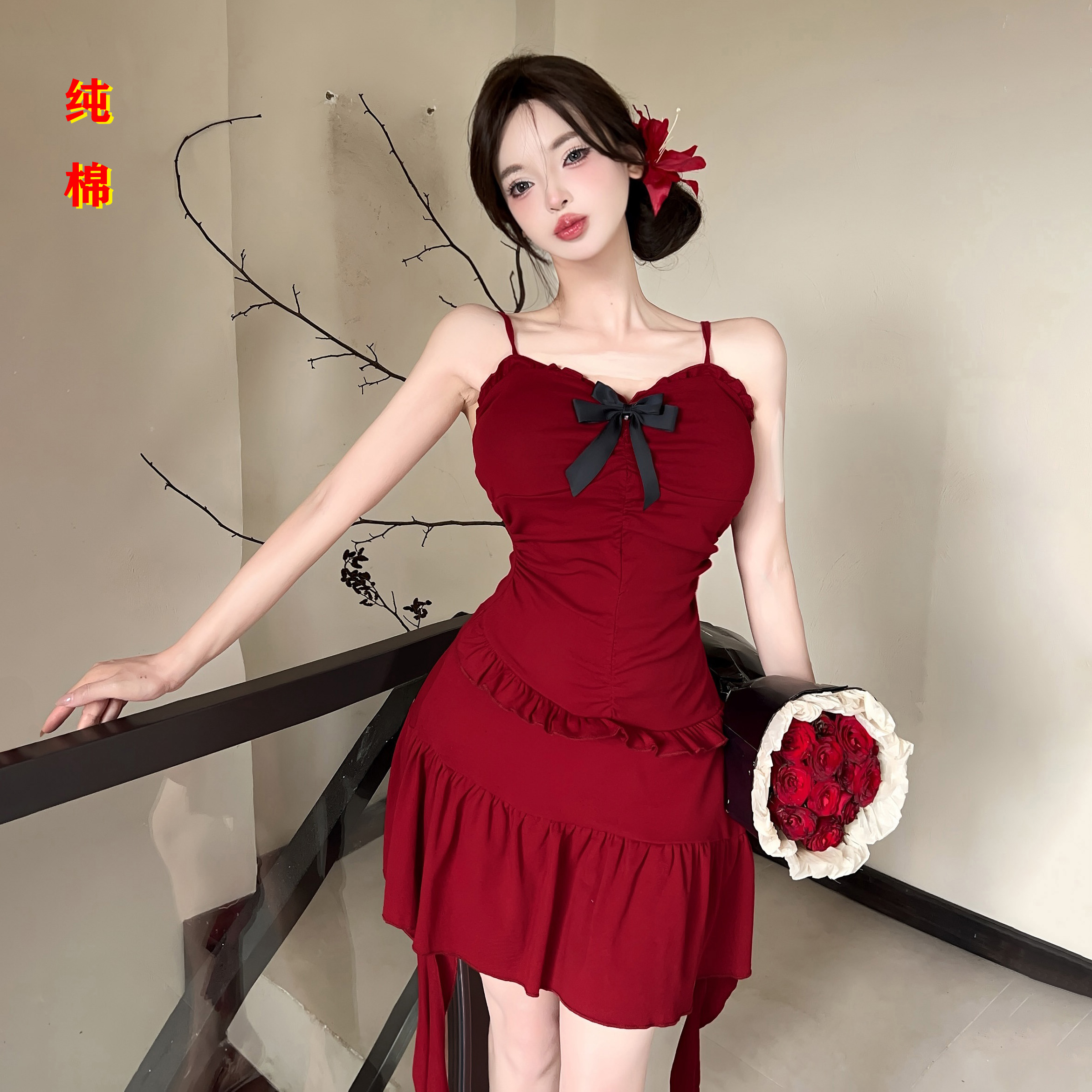 FA34056# 红色吊带不规则连衣裙辣妹蝴蝶结褶皱抹胸收腰不规则飘带短裙 服裝批發女裝批發服飾貨源