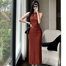 批发实拍新中式红色仿缎面提花旗袍年轻<b class='q'>款</b>修身女夏出游走<b class='q'>秀</b>百搭连衣裙