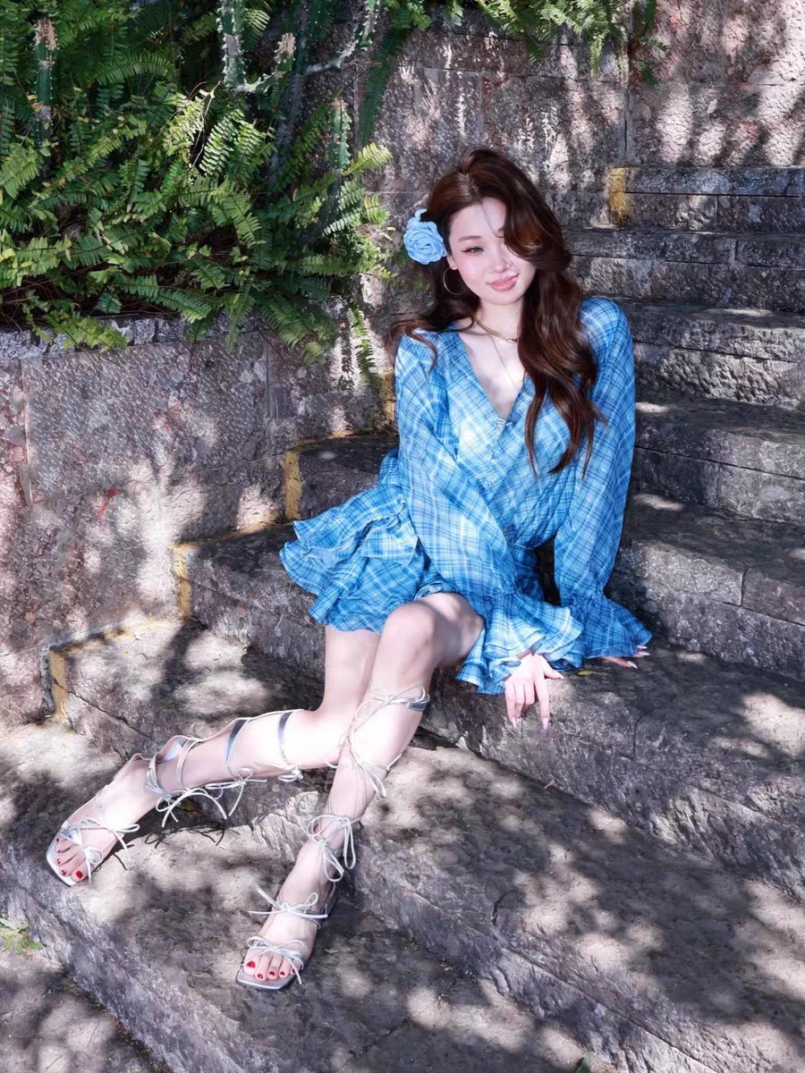 프랑스식 품격 여신 2026 봄 새로운 해변가 휴가 바람 ins 연령 감소 체크무늬 드레스 퍼프 미니 스커트