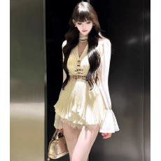 批发轻熟风V领重工镶钻长袖<b class='q'>上衣</b>女设计感收腰辣妹短裙套装