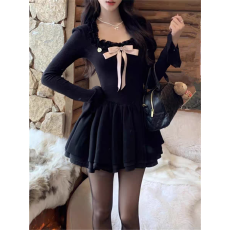 批发法式甜美漂亮独特蓬蓬短裙女秋冬高级感气质收腰蕾丝拼针织连衣裙