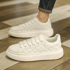 批发2026<b class='q'>夏季</b>新款雕花厚底时尚休闲鞋小白鞋<b class='q'>男鞋</b>货号