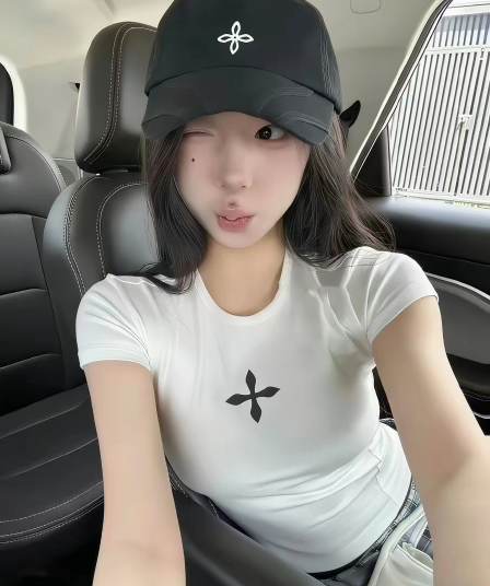 아메리칸 핫걸 바람 십자가 프린트 반팔 티셔츠 여성 2026 여름 새로운 몸매 가꾸기 슬림해 보이는 라운드 넥 화이트 맨위