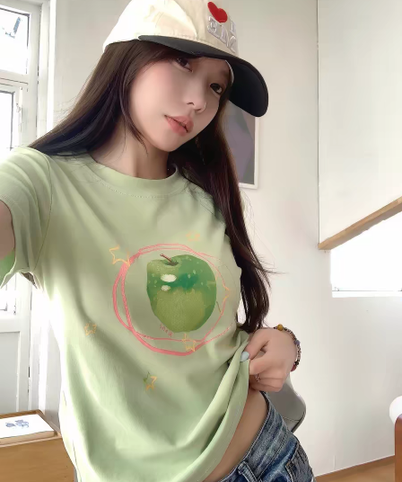 작은 청신 애플 프린트 반팔 티셔츠 여름 소녀 슬림해 보이는 다용도 긍정적 인 어깨 라운드 넥 맨위