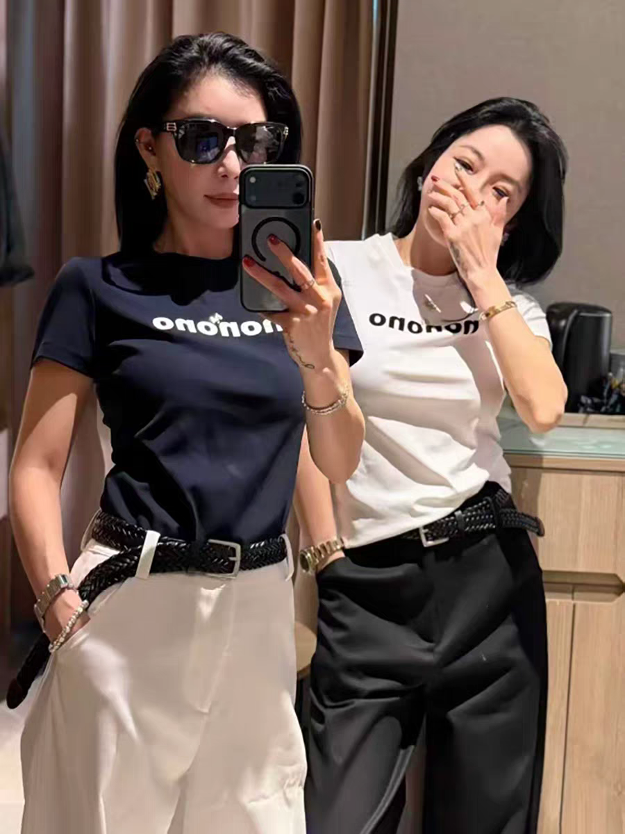 알파벳 프린트 아메리칸 레트로 몸매 가꾸기 슬림해 보이는 반팔 티셔츠 맨위 외국 가스 연령 감소 세련된 품격 2026 새로운