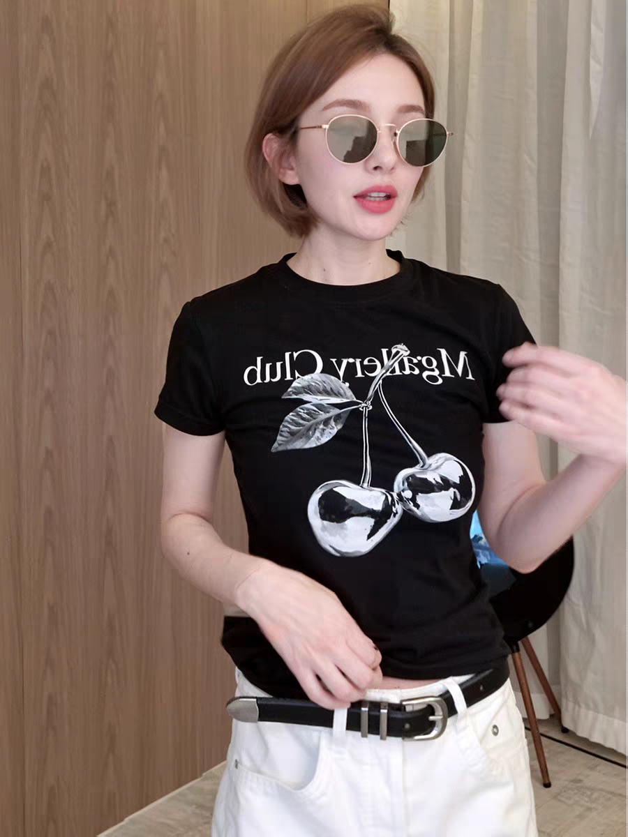 체리 프린트 라운드 넥 몸매 가꾸기 슬림해 보이는 캐주얼 2026 봄 여름 새로운 패션 다용도 작은 키 티셔츠 반팔