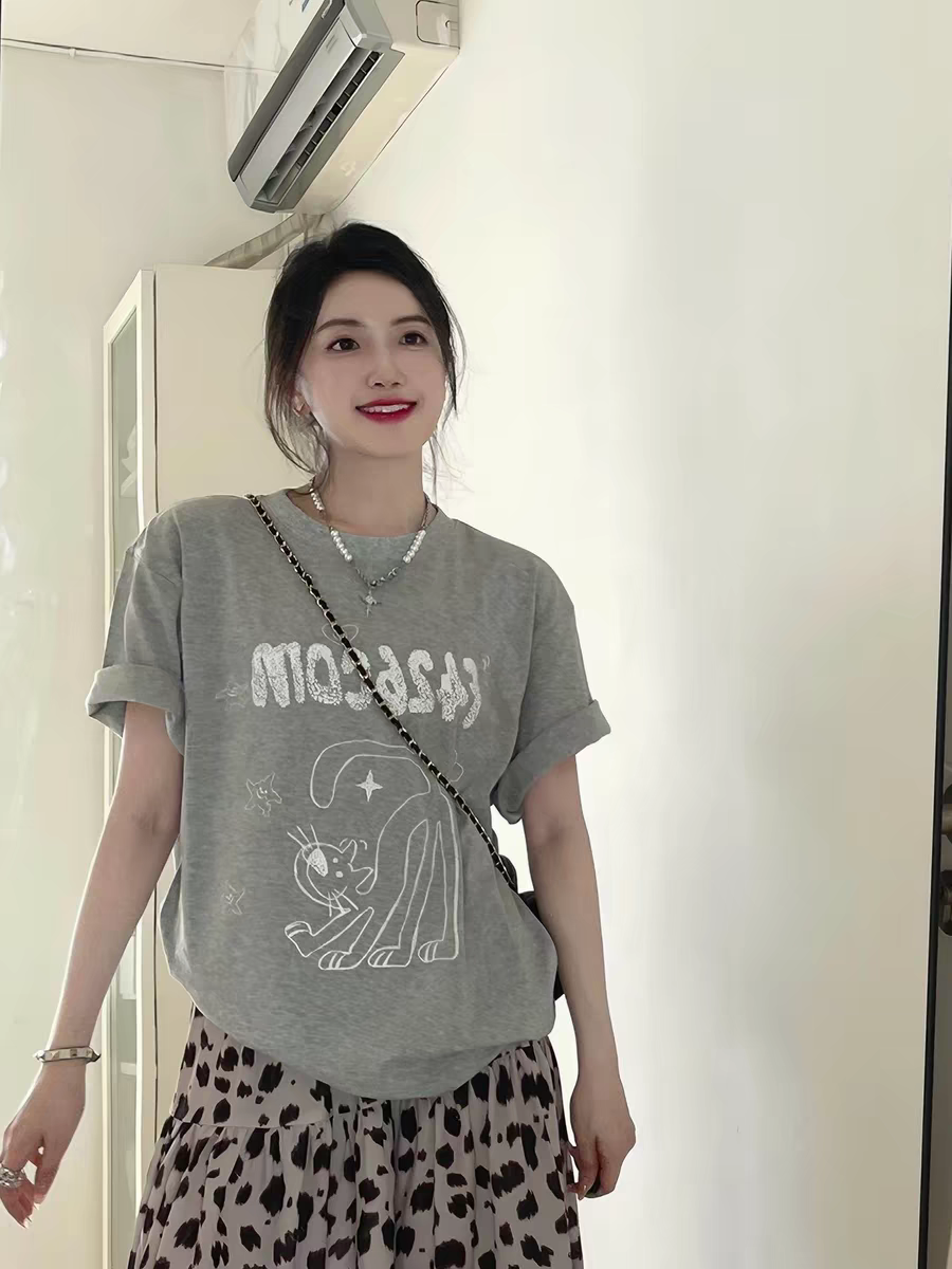 반팔 티셔츠 언더 코트 여성 인사이드 가져 가라. 고급 센스 2026 새로운 여름 루즈핏 슬림해 보이는 알파벳 프린트 셔츠