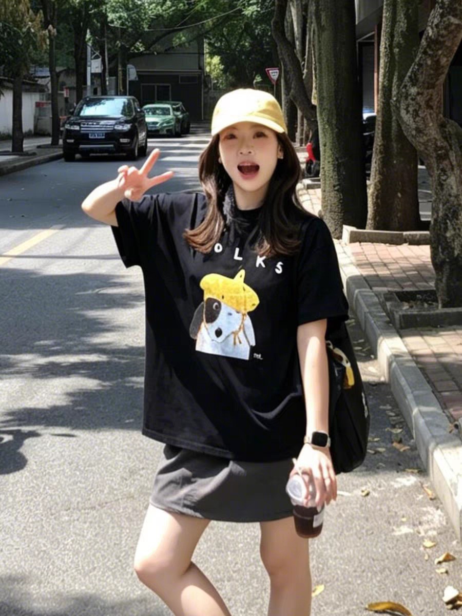 한 부서 다용도 살구 색상 알파벳 낙서 프린트 반팔 티셔츠 여성 여름 루즈핏 느긋한 센스 맨위 트렌디