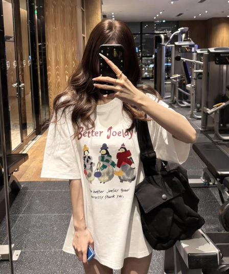 여름 새로운 한 부서 여성 의류 레트로 스타일 만화 프린트 루즈핏 슬림해 보이는 라운드 넥 디자인 센스 반팔 티셔츠