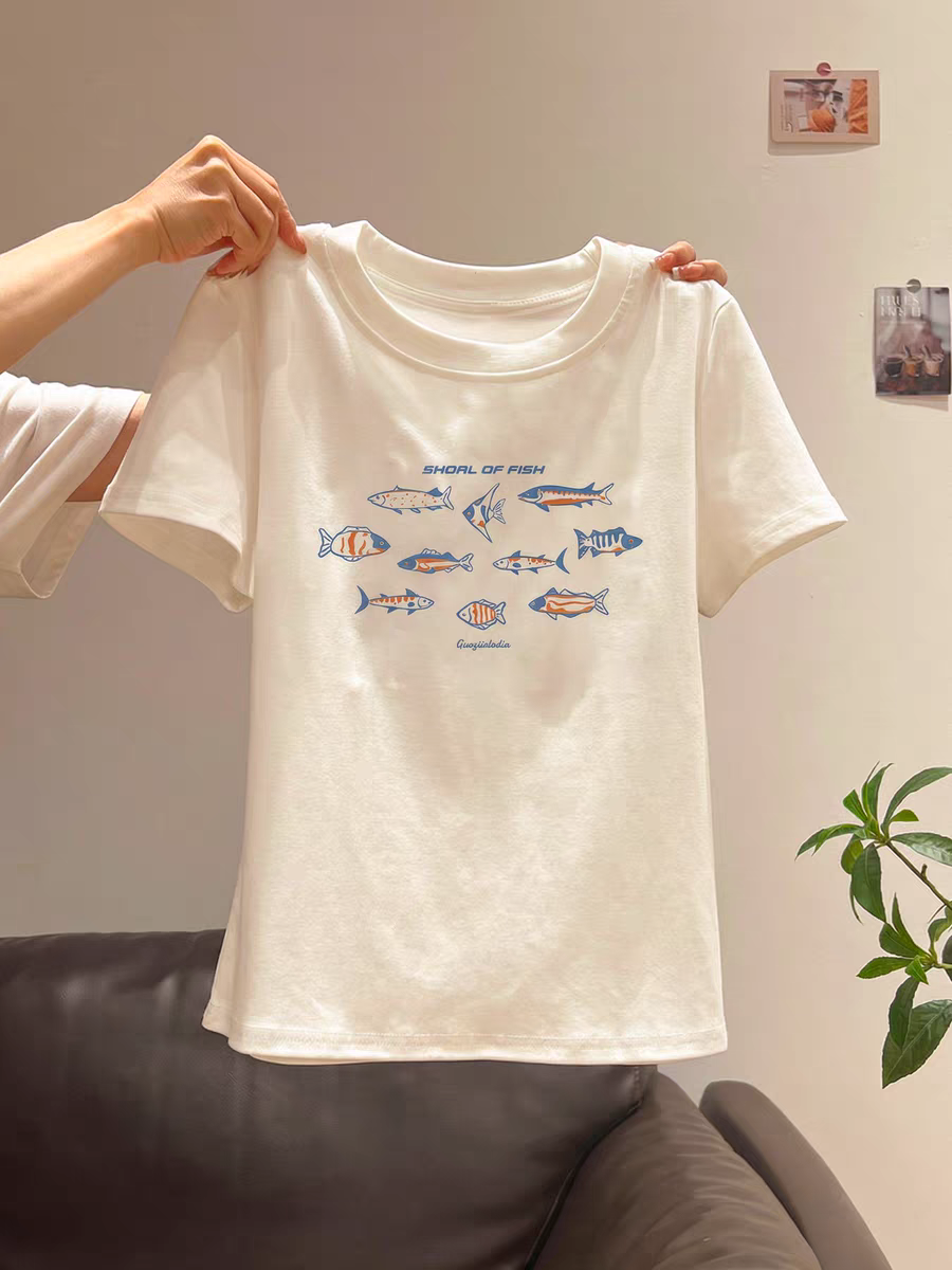 한 부서 Chic 재미있는 작은 물고기 반팔 티셔츠 여성 여름 2026 새로운 디자인 센스 작은 대중 커플 다용도 맨위