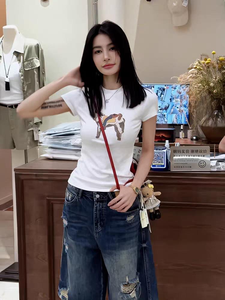 캐주얼 미니멀리즘 소녀 화이트 반팔 티셔츠 여름 여성 의류 2026 새로운 몸매 가꾸기 슬림해 보이는 oversize 맨위