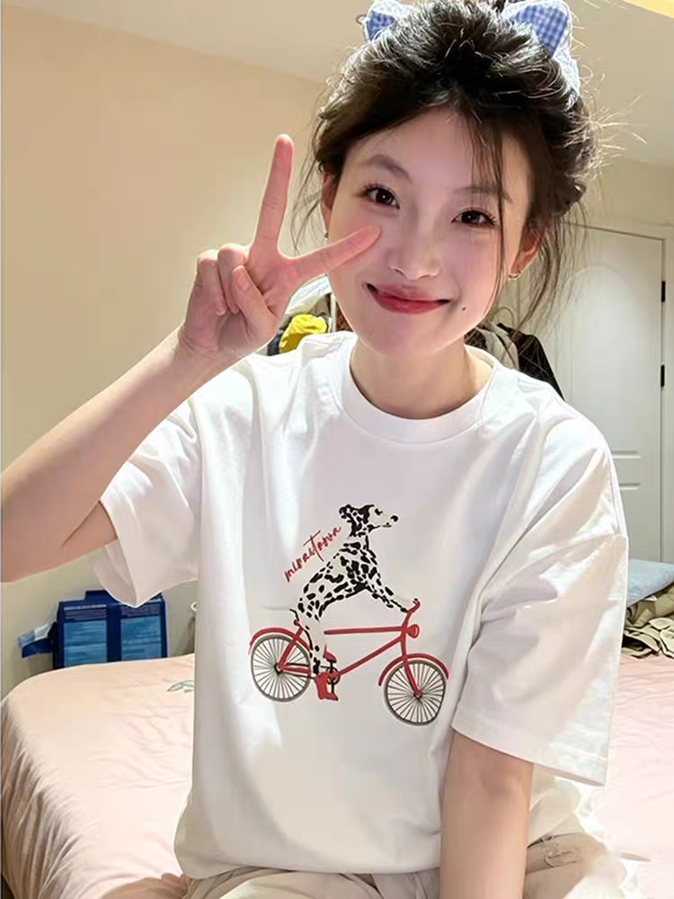 순면 반팔 티셔츠 여성 여름 2026 새로운 폭발 디자인 센스 작은 대중 아메리칸 루즈핏 긍정적 인 어깨 반소매 맨위