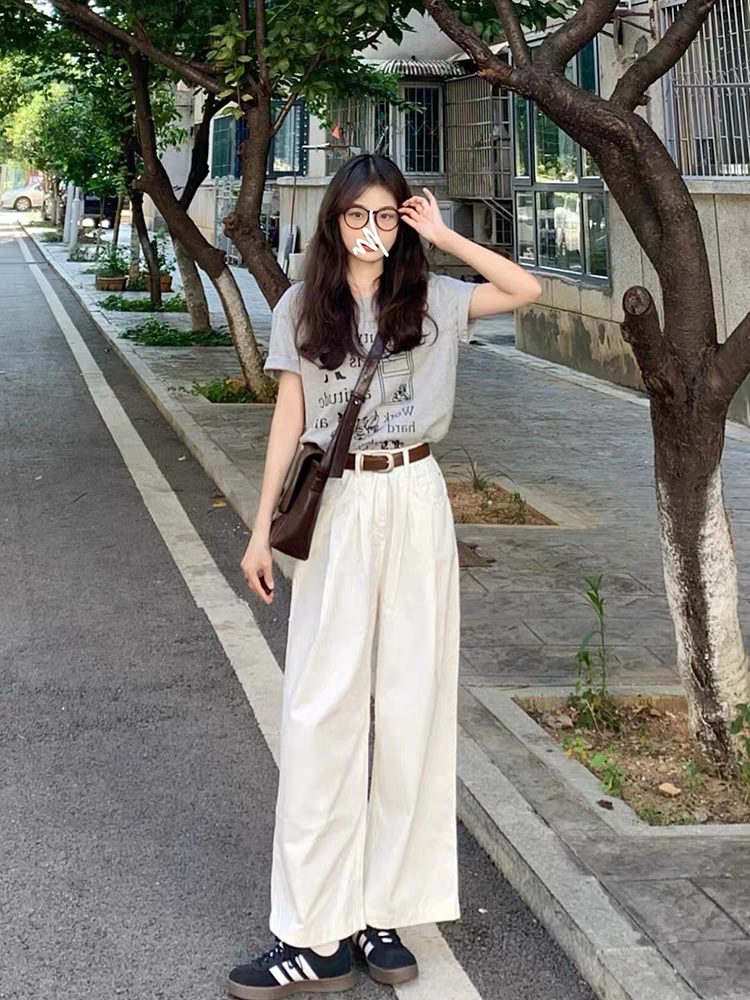 순면 반팔 티셔츠 여성 여름 2026 새로운 폭발 디자인 센스 작은 대중 아메리칸 루즈핏 긍정적 인 어깨 반소매 맨위