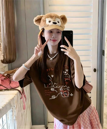 여름 반팔 티셔츠 여성 한 부서 슬림해 보이는 2026 새로운 폭발 긍정적 인 어깨 루즈핏 반소매 디자인 센스 동정 맨위