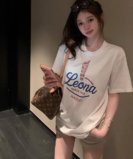 순면 반팔 티셔츠 여성 여름 2026 새로운 폭발 디자인 센스 작은 대중 아메리칸 루즈핏 긍정적 인 어깨 반소매 맨위