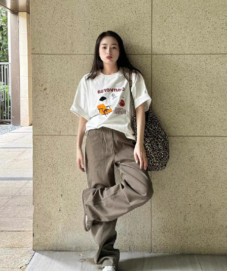 ins 일본식 재미있는 만화 프린트 화이트 루즈핏 반팔 티셔츠 여성 여름 라운드 넥 oversize 동정 맨위