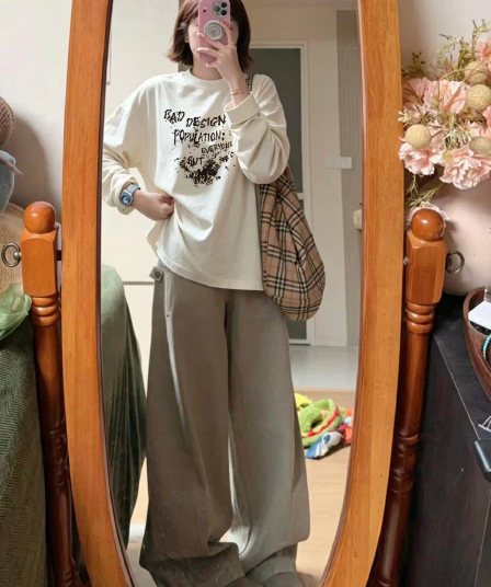 화이트 순면 알파벳 낙서 긴팔 티셔츠 여성 봄 가을 새로운 루즈핏 느긋한 바람 디자인 센스 작은 대중 맨위 서비스
