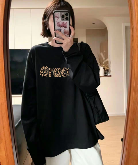 아메리칸 검정색 긴팔 티셔츠 여성 봄 가을 새로운 루즈핏 느긋한 바람 디자인 센스 작은 대중 ins 바람 기본 셔츠 맨위