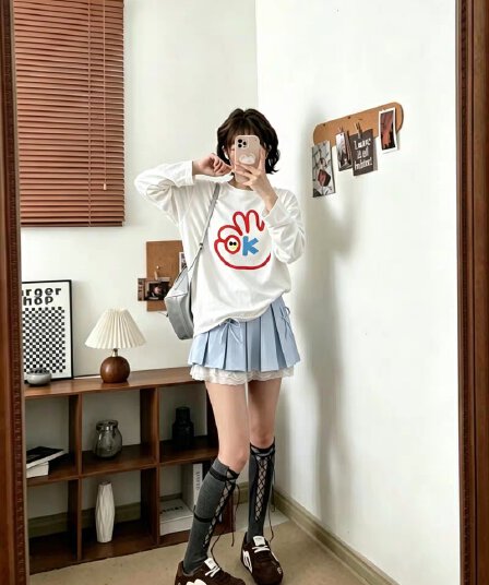루즈핏 느긋한 바람 순면 긴팔 티셔츠 여성 2026 새로운 가을 인사이드 가져 가라. 수 있습니다. 외출용 다용도 기본 셔츠 맨위