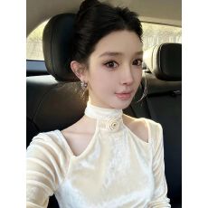 批发白色露肩立体<b class='q'>花朵</b>丝绒上衣女装2025秋冬气质名媛修身显瘦打底衬衣