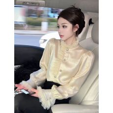 批发2025冬新款本命年圣诞内搭叠穿<b class='q'>缎面</b>蕾丝拼接香槟杏色立领上衣