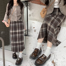 批发孕妇半身裙春秋季新款格子裙托腹毛呢直筒半裙显瘦开叉春款一步裙