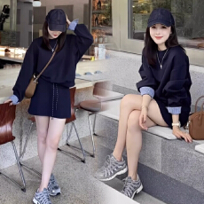 批发<b class='q'>孕妇</b><b class='q'>入秋</b>高级感穿搭女洋气拼接<b class='q'>长袖</b>卫衣女高腰开叉秋冬短裙两件套