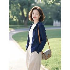 批发今年流行的爆款减龄漂亮洋气蓝色卫衣短款外套2026年早秋<b class='q'>新款</b>女装