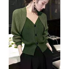 批发<b class='q'>假两件</b>掐腰绿色针织<b class='q'>上衣</b>女秋季设计感独特别致超好看高端气质毛衣