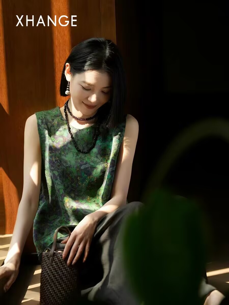 동양의 비싼 블라우스 붉은 구름 실 프린트 실크 맨위