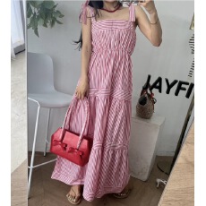 批发<b class='q'>条纹</b>吊带<b class='q'>连衣裙</b>宽松休闲海边度假仙女裙款两侧有口袋