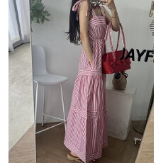 批发条纹吊带<b class='q'>连衣裙</b>宽松休闲海边度假仙女裙款两侧有口袋