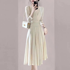 批发春秋季法式<b class='q'>长</b><b class='q'>裙</b>气质女神范女装白色<b class='q'>长</b>袖连衣裙过膝<b class='q'>裙子</b>有内衬