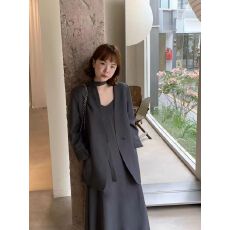 批发西装<b class='q'>外套</b>女2026新款春秋小个子设计感小众v领休闲超火无领小西服