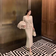 批发林关关韩系气质v领针织套装裙女<b class='q'>秋</b>冬高级感包臀裙鱼尾裙子两件套