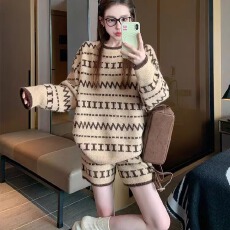 批发圆领毛衣<b class='q'>套装</b>女2025新款秋冬加厚复古慵懒宽松休闲针织<b class='q'>短裤</b>两件套