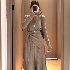 批发2025新款韩系高级感针织<b class='q'>连衣</b>裙子女秋冬不规则毛衣阔腿<b class='q'>裤</b>裙两件套
