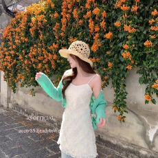 批发十三行春季新款法式温柔气质重工钩花刺绣叠穿短款吊带连衣裙女