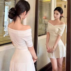 批发夏日小白花 针织套装女春夏季一字肩上衣+百褶裙两件套